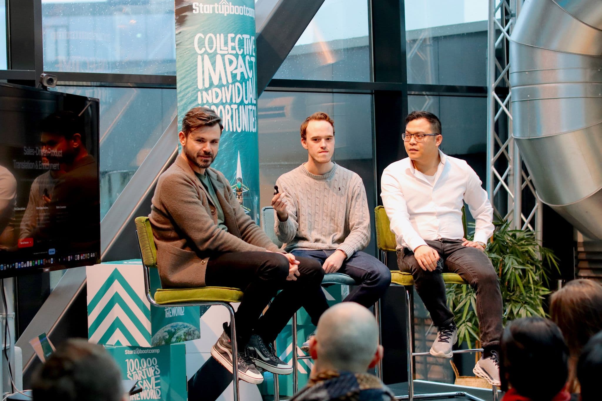 Investors and founders in conversation at an accelerator event